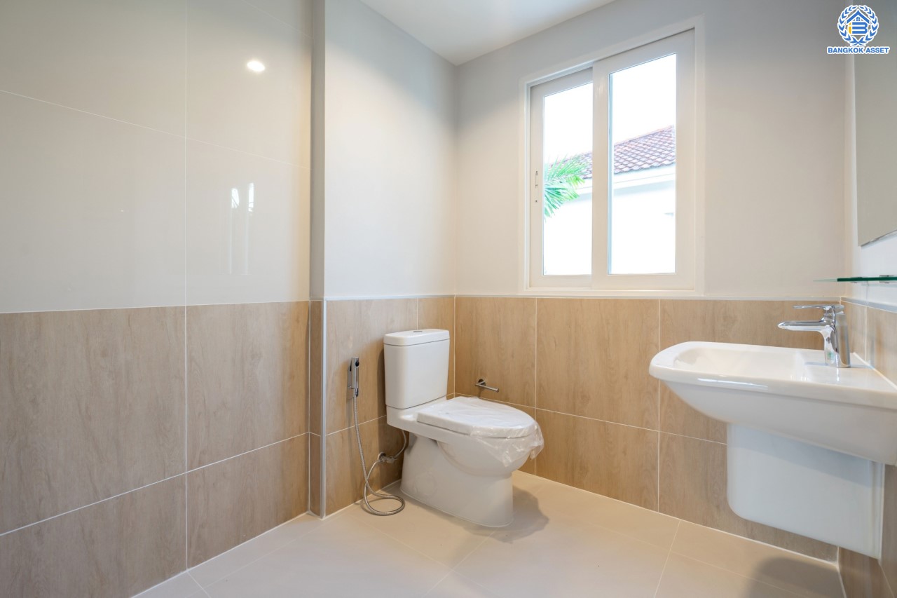 บ้านมือสองตกแต่งใหม่ ม.คาซ่าวิลล์ ราชพฤกษ์-รัตนาธิเบศร์2 แบรนด์ Q.House ต่อเติมครบพร้อมเข้าอยู่ เนื้อที่ 53.2 ตร.ว. ฟังก์ชันจัดเต็ม 3 ห้องนอน 3 ห้องน้ำ 1ห้องอเนกประสงค์ จอดรถได้ 2 คัน บนทำเลศักยภาพ ติดถนนราชพฤกษ์ และเพียง 10 นาทีถึงรถไฟฟ้า "สถานีบางรักน้อยท่าอิฐ"